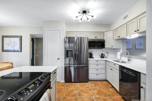 4511 Black Walnut Woods, San Antonio, TX 78249