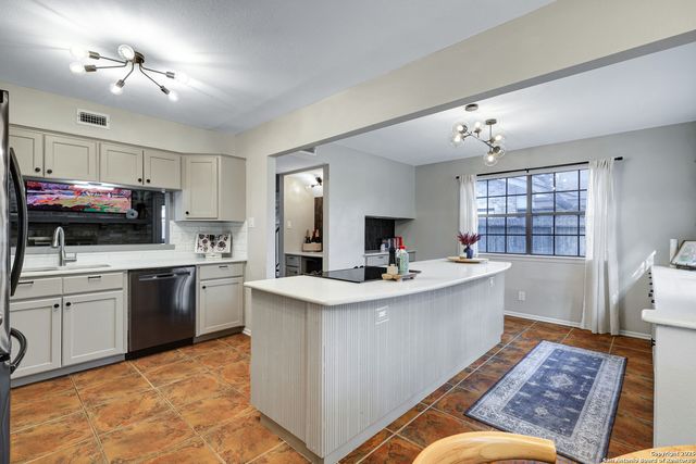 4511 Black Walnut Woods, San Antonio, TX 78249