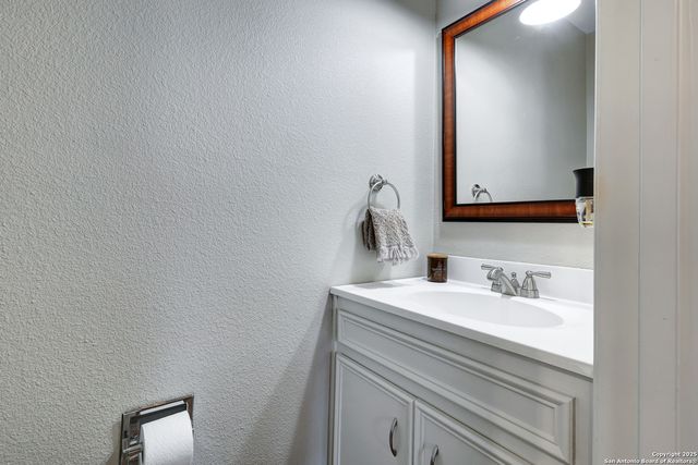 4511 Black Walnut Woods, San Antonio, TX 78249