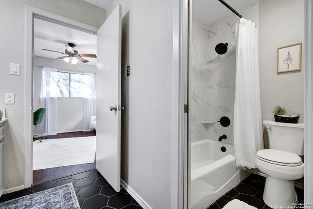 4511 Black Walnut Woods, San Antonio, TX 78249