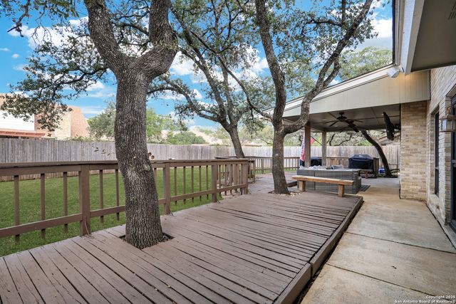 4511 Black Walnut Woods, San Antonio, TX 78249