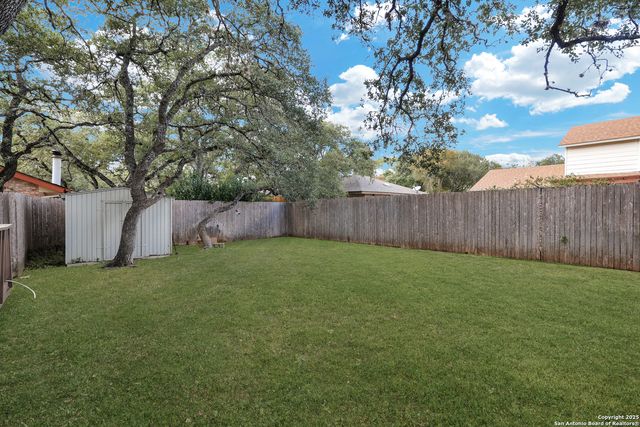 4511 Black Walnut Woods, San Antonio, TX 78249