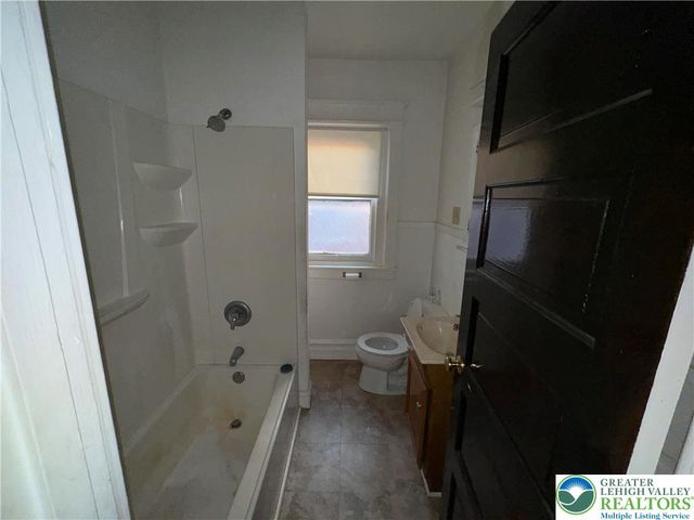 733 North 11th Street 2, Allentown City, PA 18102