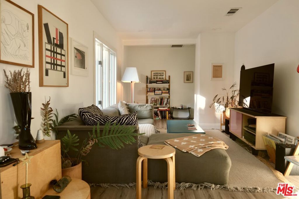 466 Wren Drive, Los Angeles, CA 90065