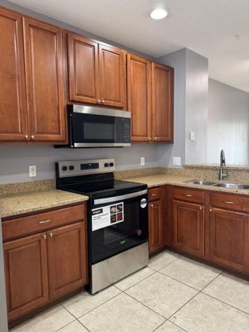 8542 BRUSHLEAF WAY, Tampa, FL 33647