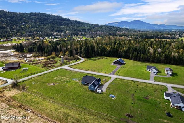 51 Pumphouse Ln, Sagle, ID 83860