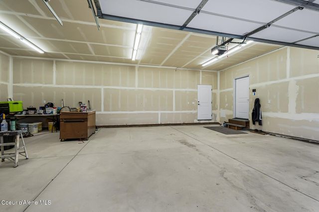 51 Pumphouse Ln, Sagle, ID 83860