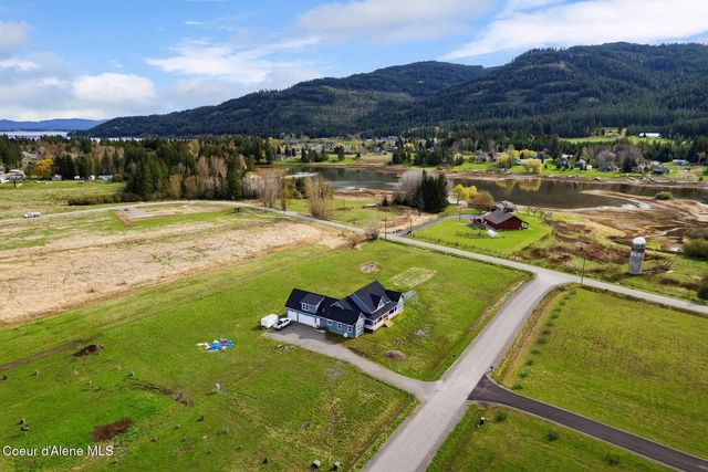 51 Pumphouse Ln, Sagle, ID 83860