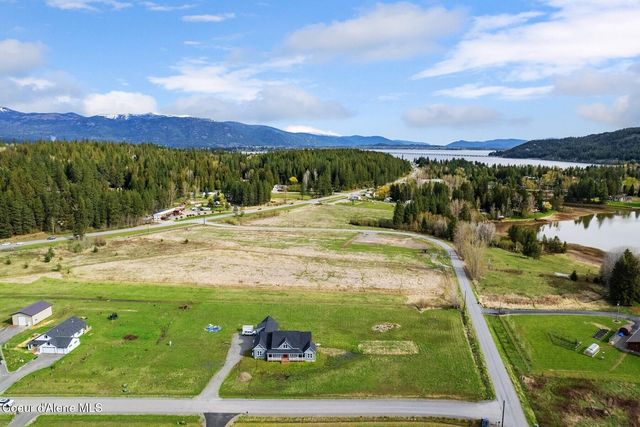 51 Pumphouse Ln, Sagle, ID 83860