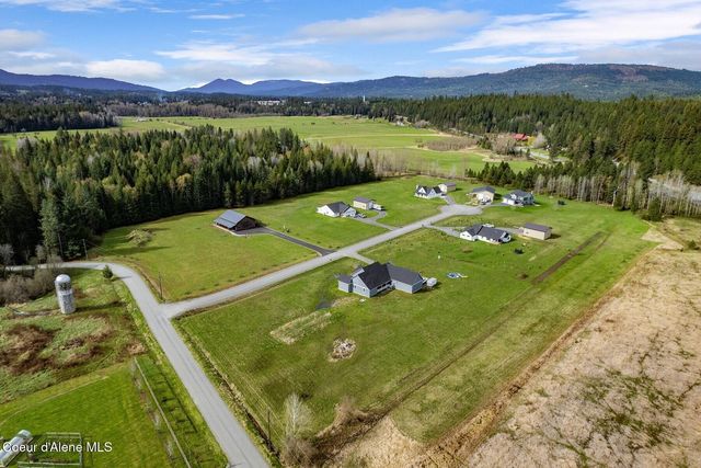 51 Pumphouse Ln, Sagle, ID 83860