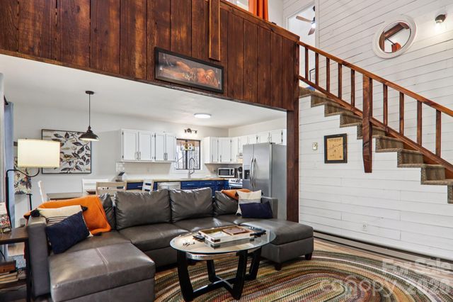 33 Fernbrook Road, Maggie Valley, NC 28751