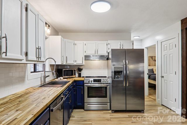 33 Fernbrook Road, Maggie Valley, NC 28751