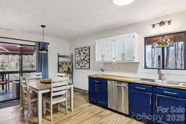 33 Fernbrook Road, Maggie Valley, NC 28751