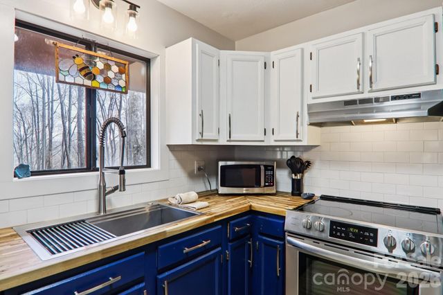33 Fernbrook Road, Maggie Valley, NC 28751