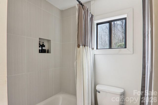 33 Fernbrook Road, Maggie Valley, NC 28751