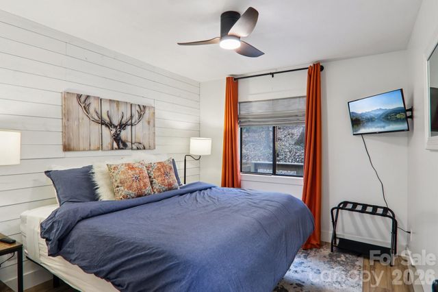 33 Fernbrook Road, Maggie Valley, NC 28751