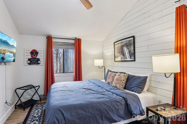 33 Fernbrook Road, Maggie Valley, NC 28751