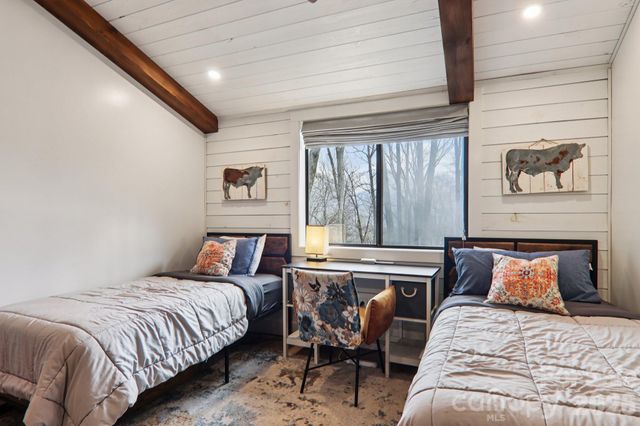 33 Fernbrook Road, Maggie Valley, NC 28751
