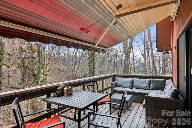 33 Fernbrook Road, Maggie Valley, NC 28751