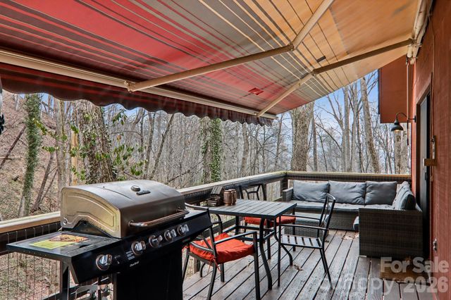 33 Fernbrook Road, Maggie Valley, NC 28751