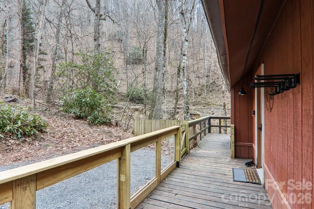 33 Fernbrook Road, Maggie Valley, NC 28751
