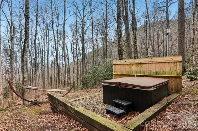 33 Fernbrook Road, Maggie Valley, NC 28751