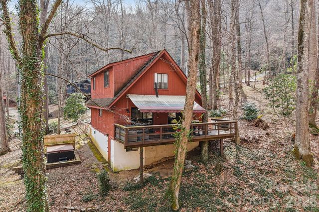 33 Fernbrook Road, Maggie Valley, NC 28751