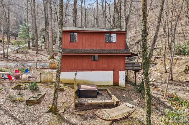 33 Fernbrook Road, Maggie Valley, NC 28751