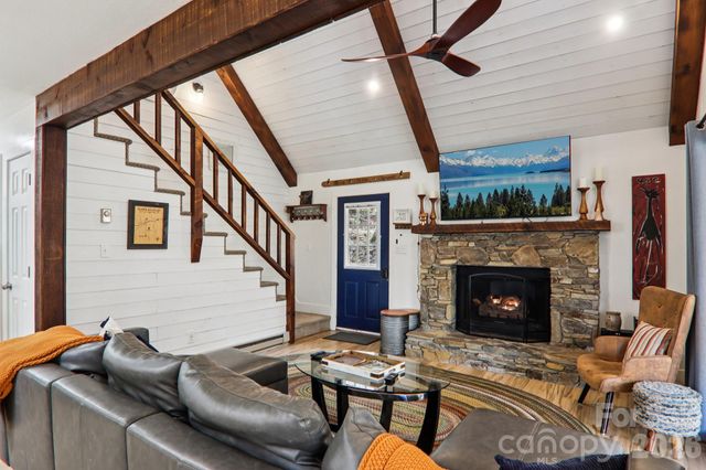 33 Fernbrook Road, Maggie Valley, NC 28751