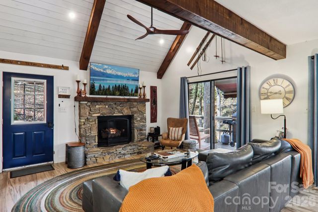 33 Fernbrook Road, Maggie Valley, NC 28751