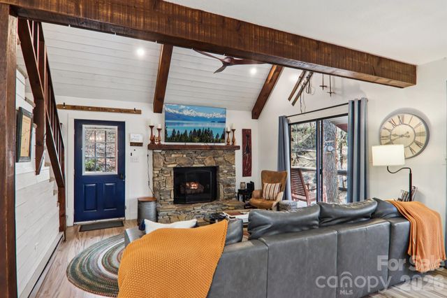 33 Fernbrook Road, Maggie Valley, NC 28751
