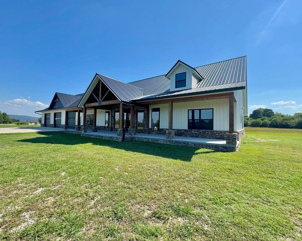 1656 Airport Drive, Mountain View, AR 72560