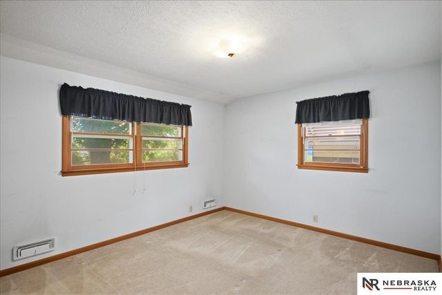 10913 Valley Street, Omaha, NE 68144