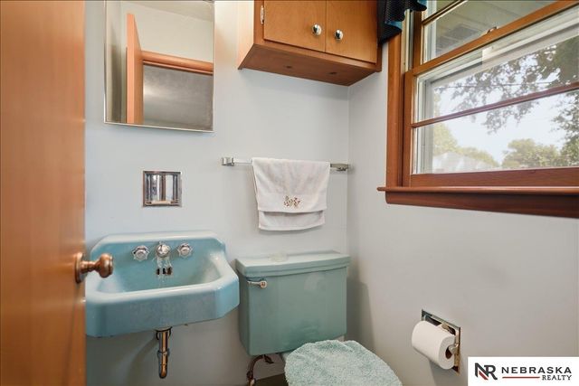 10913 Valley Street, Omaha, NE 68144