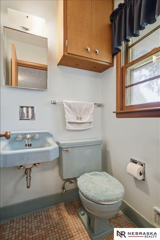 10913 Valley Street, Omaha, NE 68144