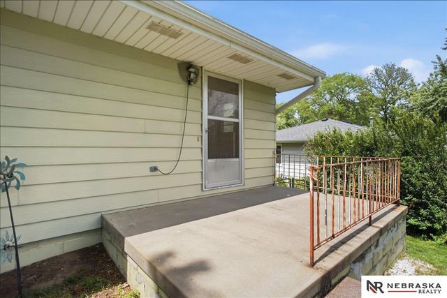 10913 Valley Street, Omaha, NE 68144