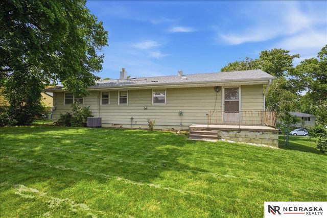 10913 Valley Street, Omaha, NE 68144