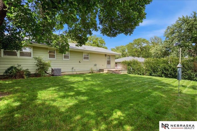 10913 Valley Street, Omaha, NE 68144