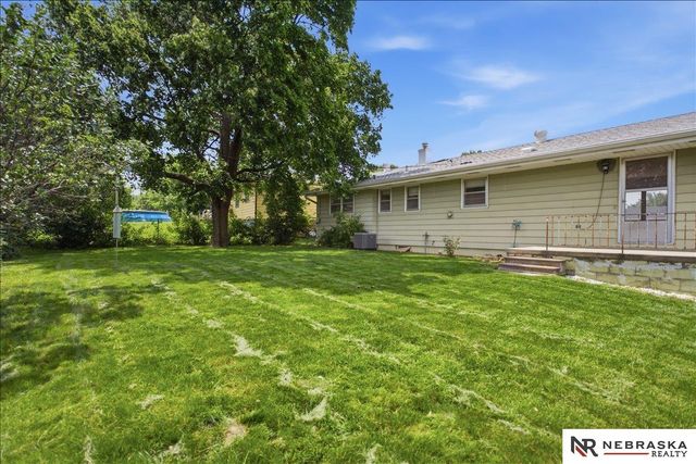 10913 Valley Street, Omaha, NE 68144