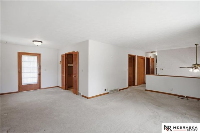 10913 Valley Street, Omaha, NE 68144