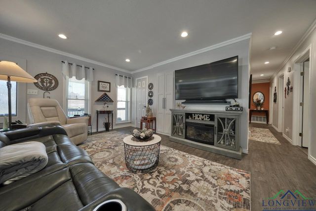 303 Lakeview Dr, Hideaway, TX 75771