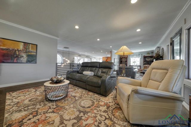 303 Lakeview Dr, Hideaway, TX 75771