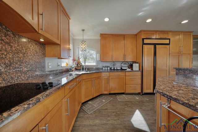 303 Lakeview Dr, Hideaway, TX 75771