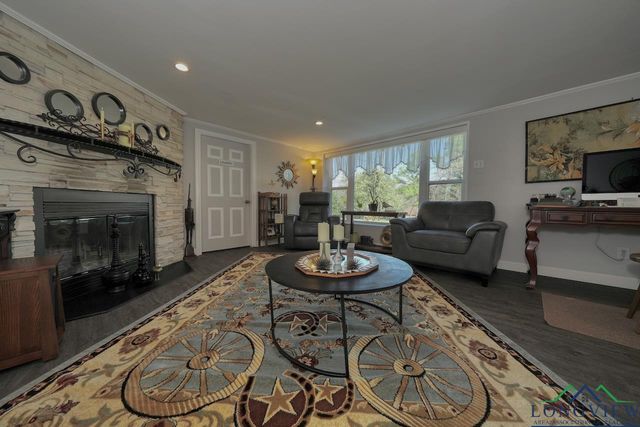 303 Lakeview Dr, Hideaway, TX 75771