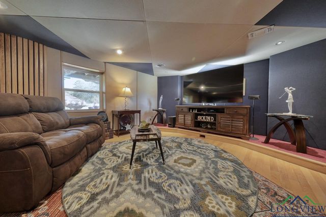 303 Lakeview Dr, Hideaway, TX 75771