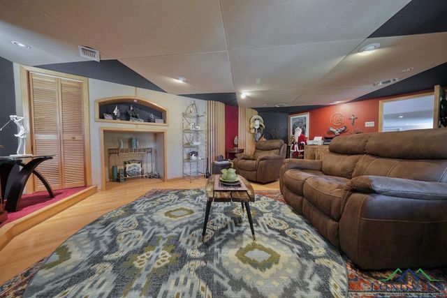 303 Lakeview Dr, Hideaway, TX 75771
