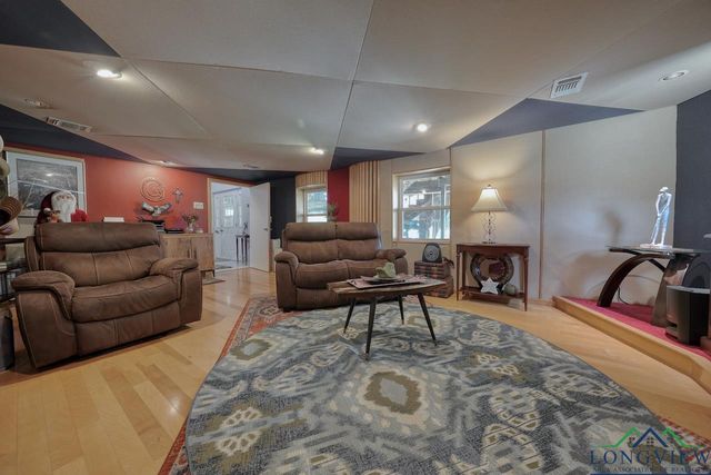 303 Lakeview Dr, Hideaway, TX 75771