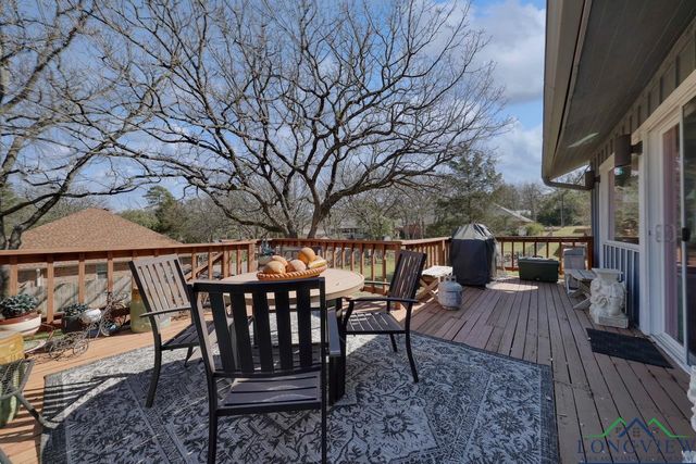 303 Lakeview Dr, Hideaway, TX 75771