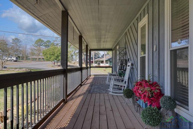 303 Lakeview Dr, Hideaway, TX 75771