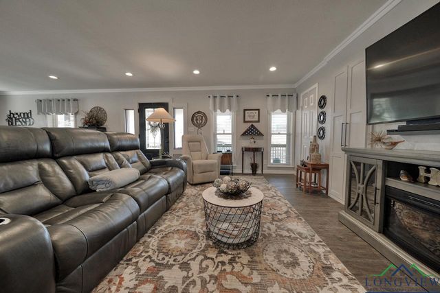 303 Lakeview Dr, Hideaway, TX 75771